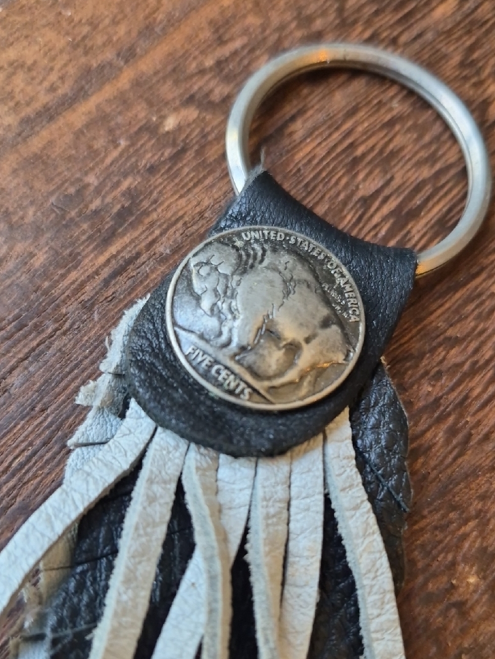 Vtg Handcrafted Leather Feathers U.S. Buffalo Nickel Coin Keychain, Black Gray - Picture 2 of 9